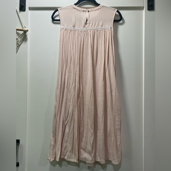 Elegant pale pink lace tiered sleeveless Dress - Picture 6 of 7